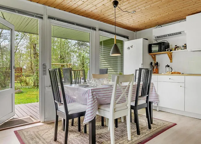 Дом отдыха Lovely In With Wifi