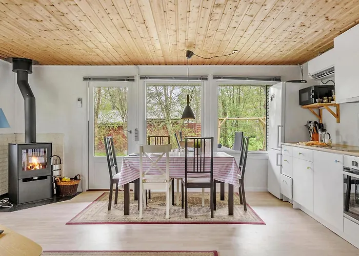 Дом отдыха Lovely In With Wifi *