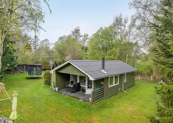 Дом отдыха Lovely In With Wifi *